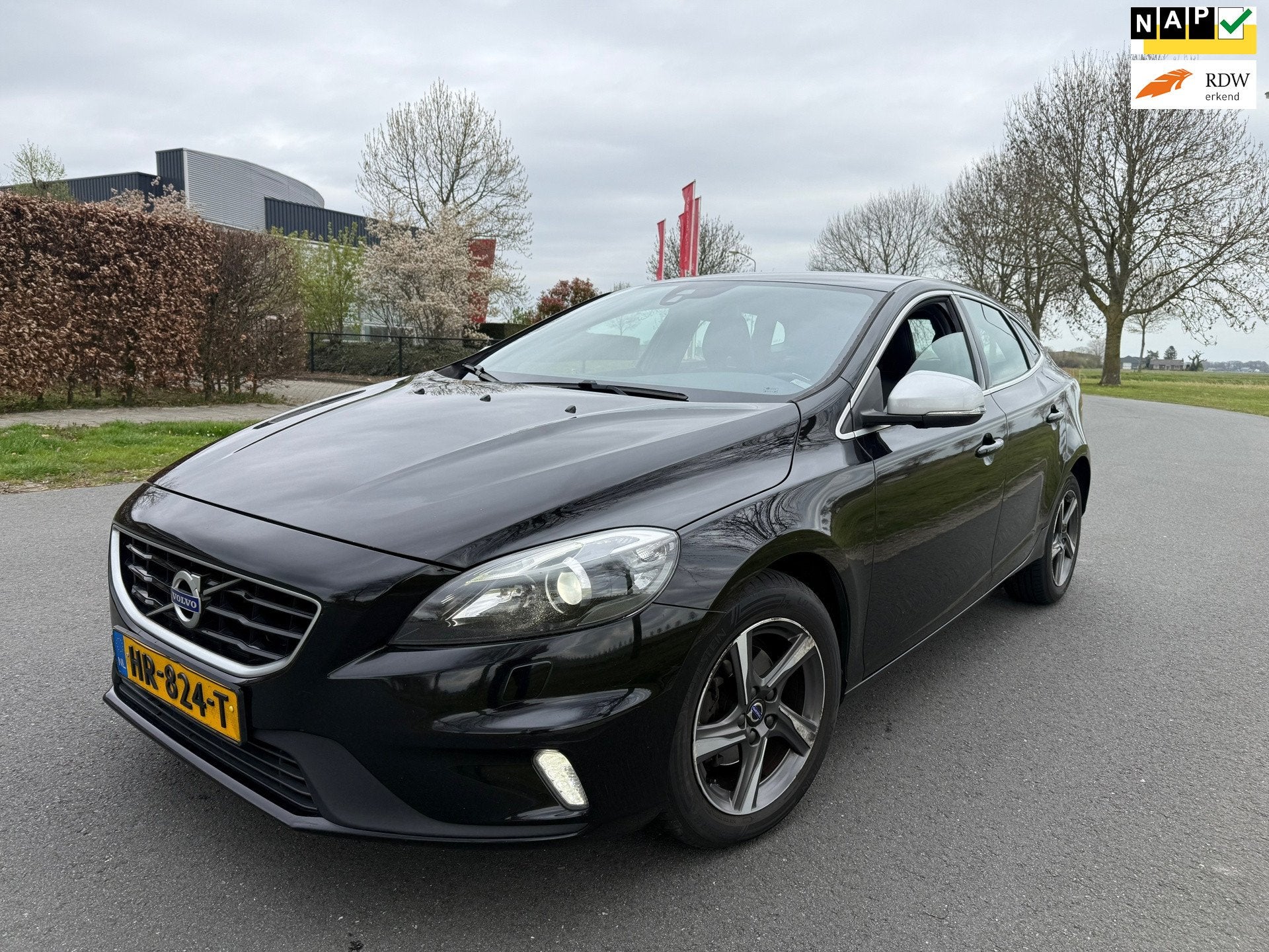 Volvo V40 2.0 D2 R-Design Business NAP/NAVI/CLIMA/APK, Voorwielaandrijving, Dealer onderhouden, Gebruikt, 4 cilinders
