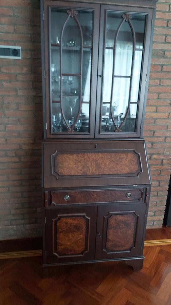 Klassieke vitrinekast met secretaire, Ophalen, Zo goed als nieuw