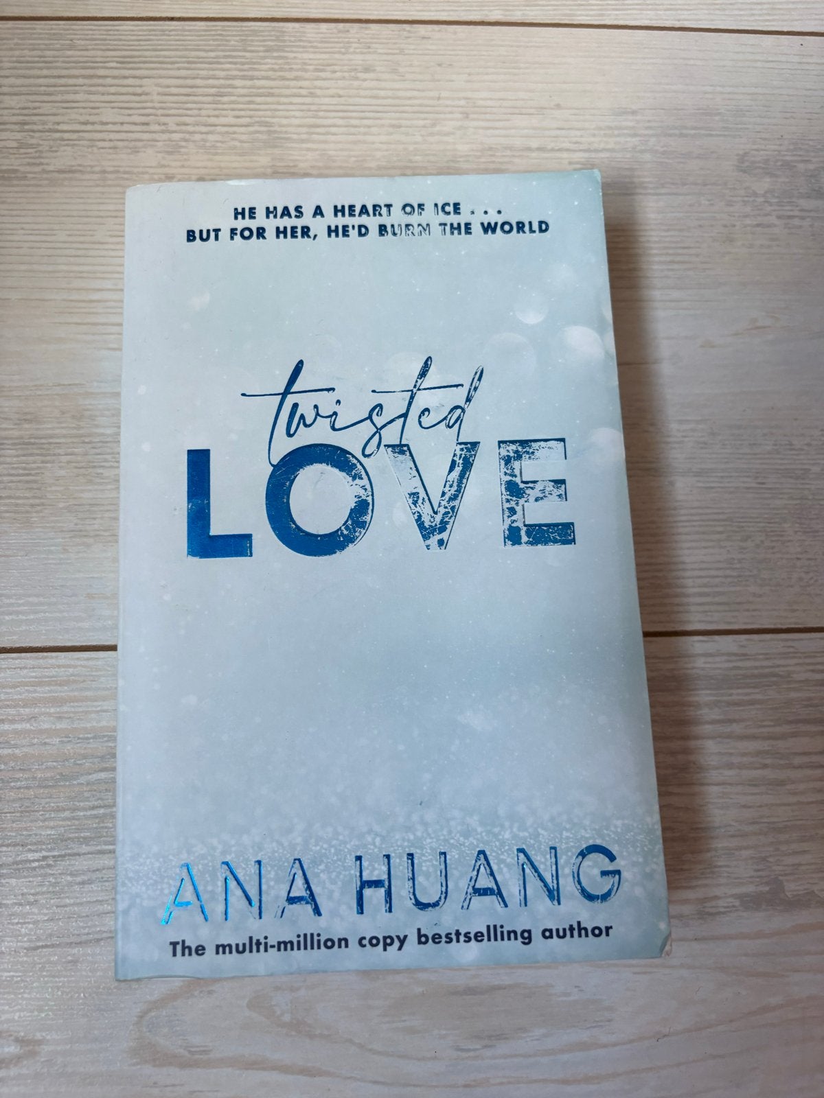 Twisted Love - Ana Huang - Zo goed als nieuw, Boeken, Romans, Ophalen of Verzenden, Zo goed als nieuw, Wereld overig