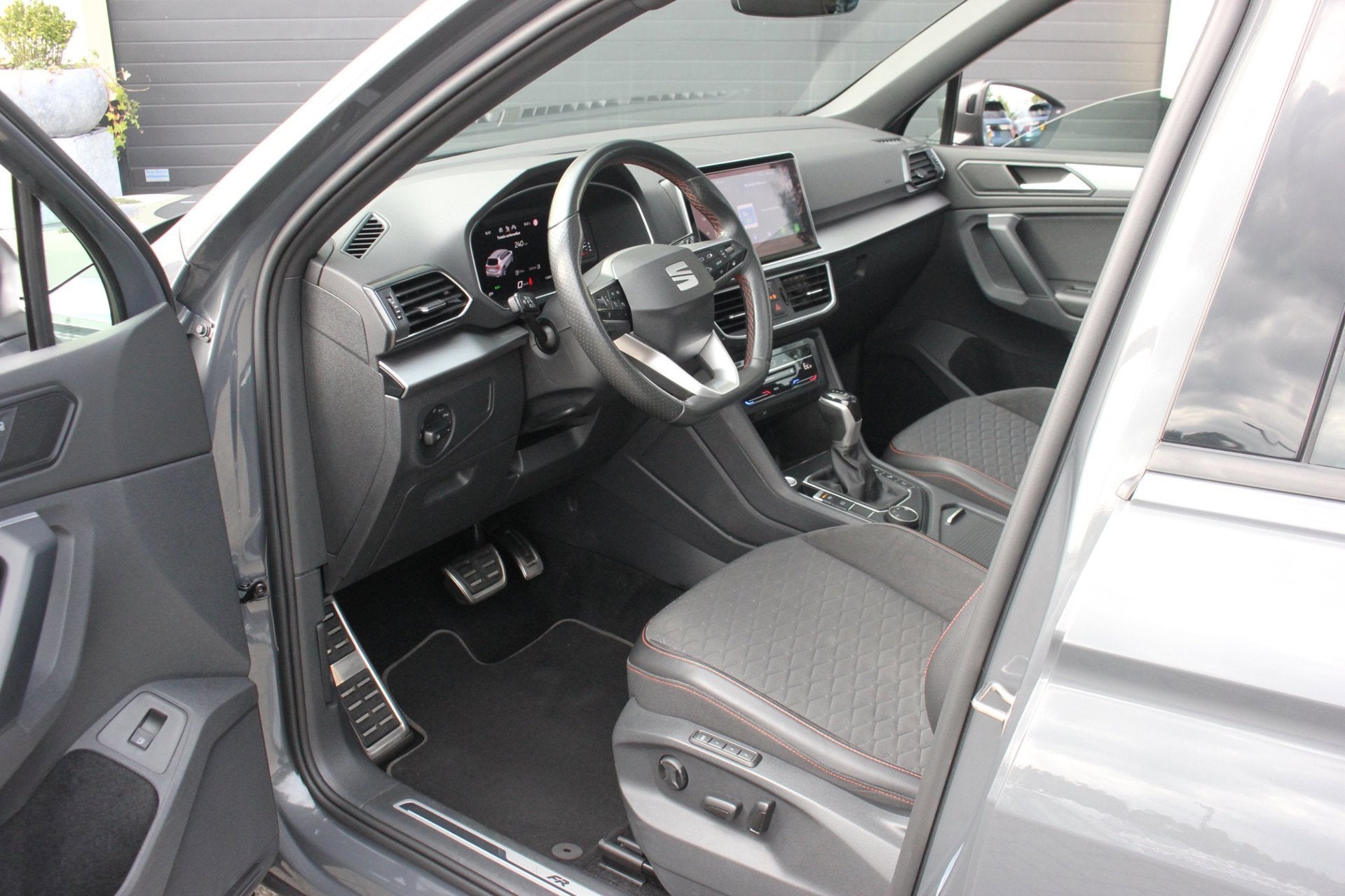 Seat Tarraco 1.4 TSI e-Hybrid PHEV FR Business Intense | Tre, Auto's, Dealer onderhouden, Euro 6, Leder en Stof, Grijs