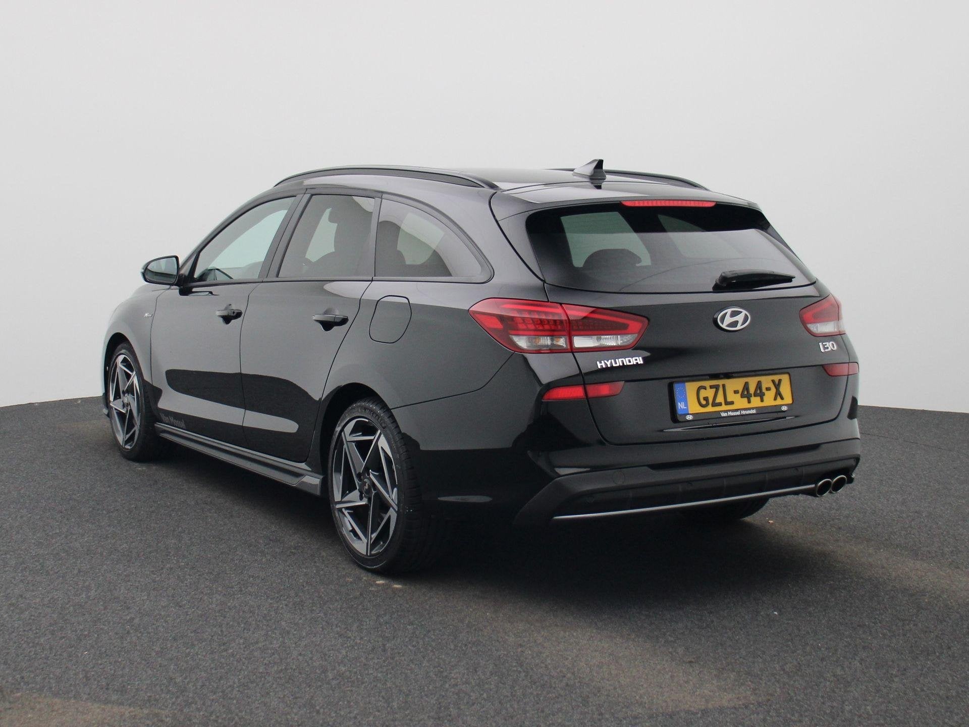 Hyundai i30 Wagon 1.5 T-GDi MHEV N Line | Stoelverwarming |, Auto's, 4 cilinders, 610 kg, Zwart, Origineel Nederlands