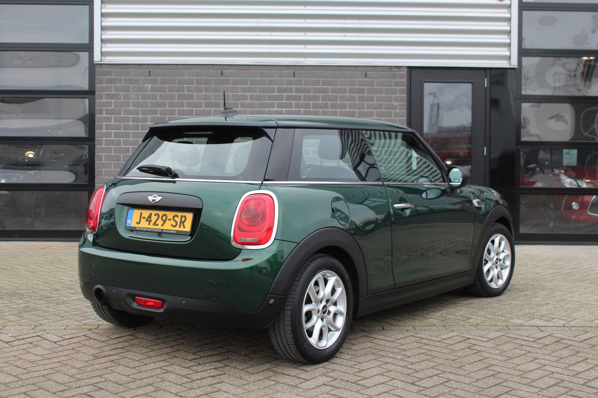 MINI Mini 1.2 One / Led / PDC / Navigatie / Stoelverwarming, Auto's, Voorwielaandrijving, Stof, Gebruikt, Met garantie (alle)