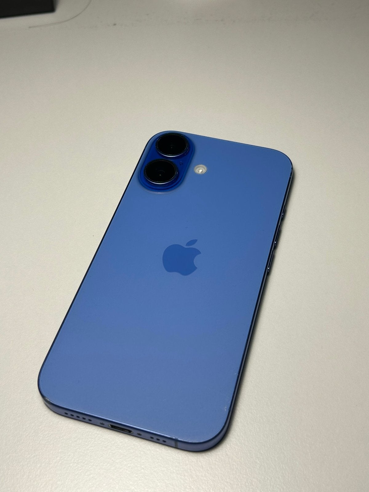 Foto 4 van iPhone 16 128GB- 92% batterijconditie