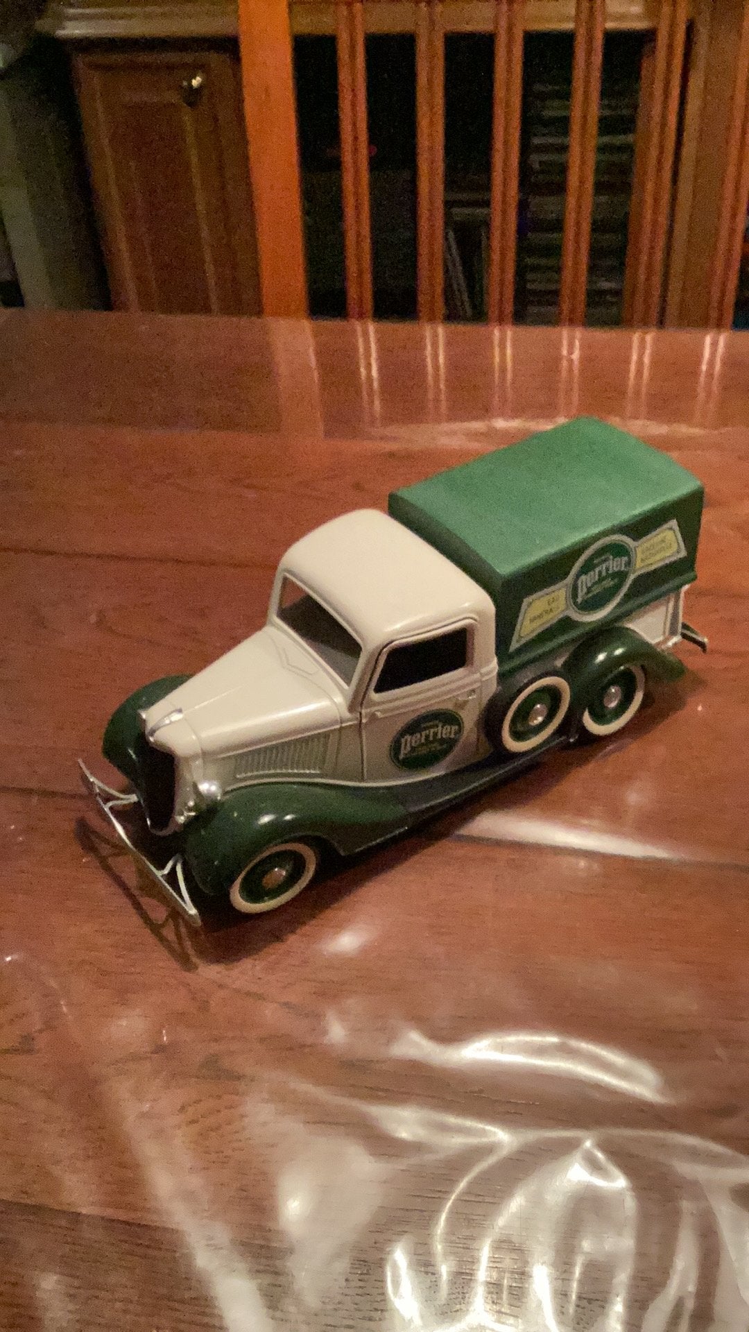 Ford V8 1:18 solido., Ophalen of Verzenden, Zo goed als nieuw, Auto, Solido