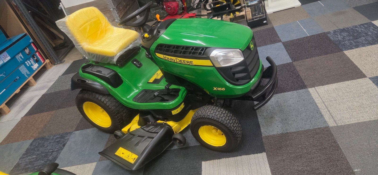 Gebruikte John Deere Zitmaaiers X126 en/of X166, Tuin en Terras, John Deere, Elektrische starter, Info@johndeere.com, Ophalen of Verzenden