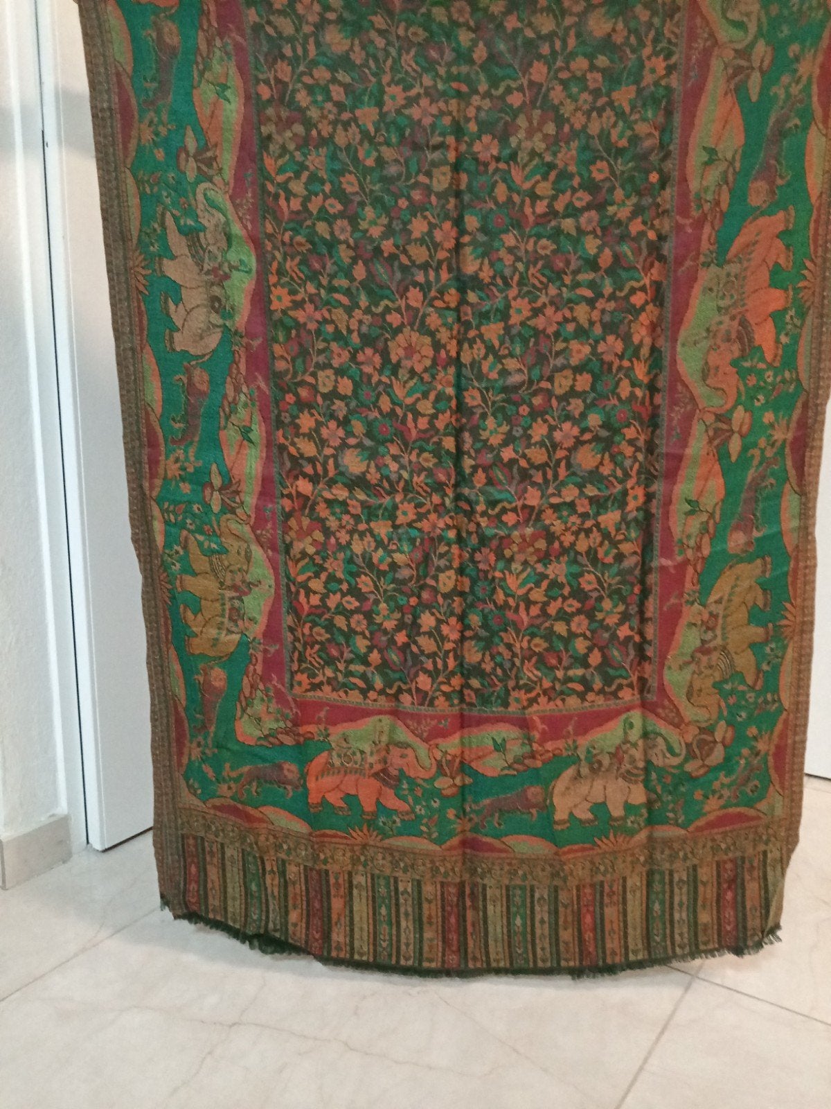 Mooie sjaal uit India met olifantenprint, Kleding | Dames, Mutsen, Sjaals en Handschoenen, Onbekend, Ophalen of Verzenden, Gedragen