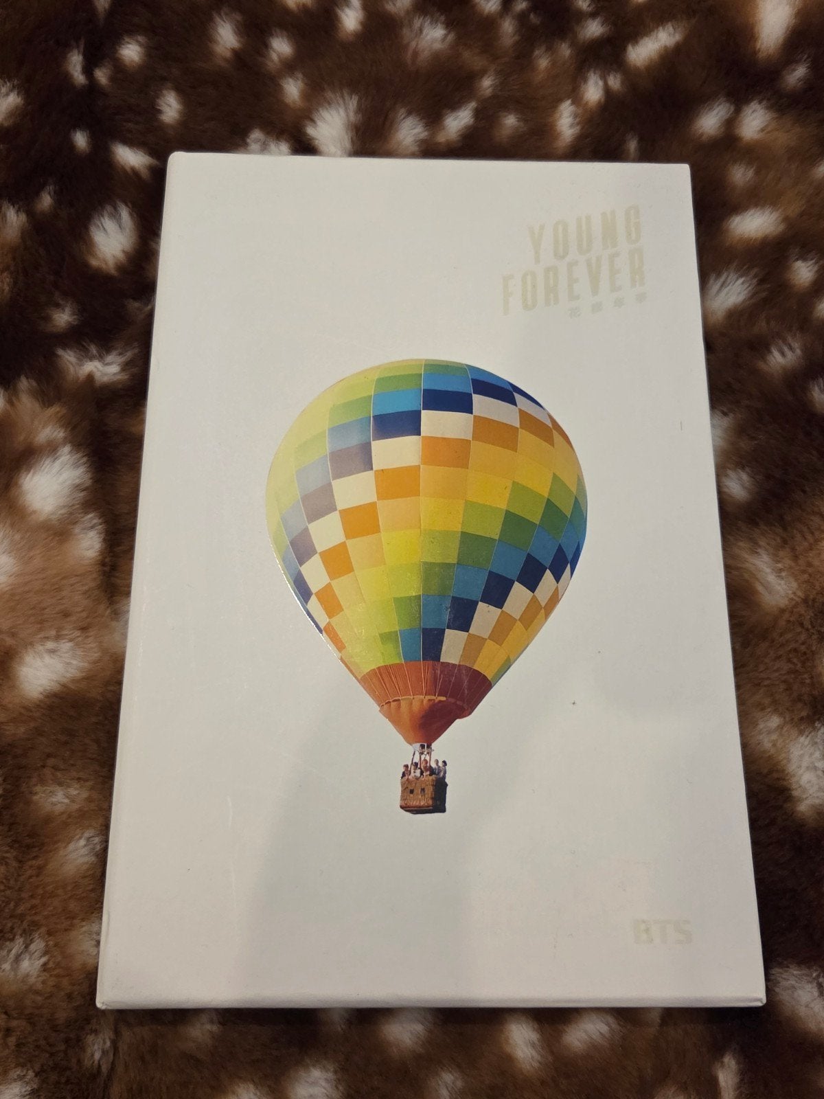 BTS Young Forever Special Album (Day Version) met Suga PC, K-pop, Zo goed als nieuw, Album, Inclusief boekje
