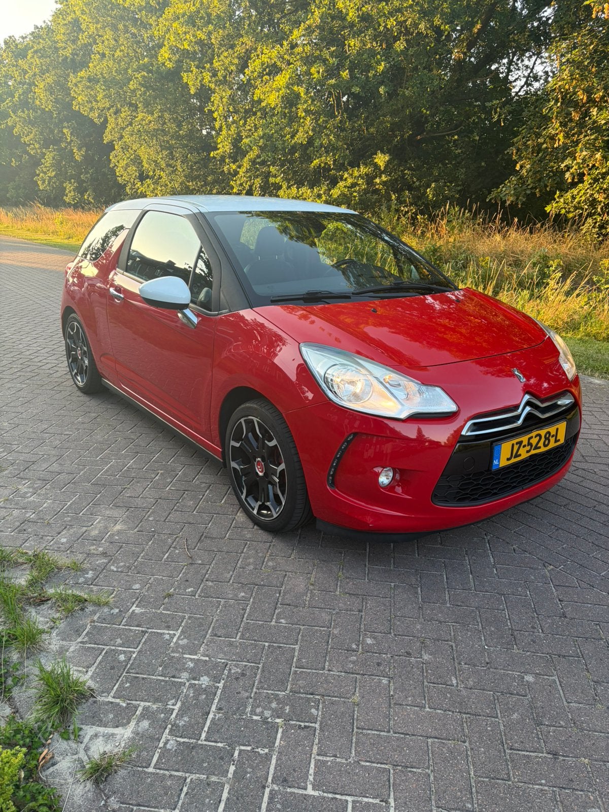 Citroën DS3 1.6 VTI 88KW 2010 Rood, Voorwielaandrijving, 40 €/maand, 4 cilinders, Handgeschakeld