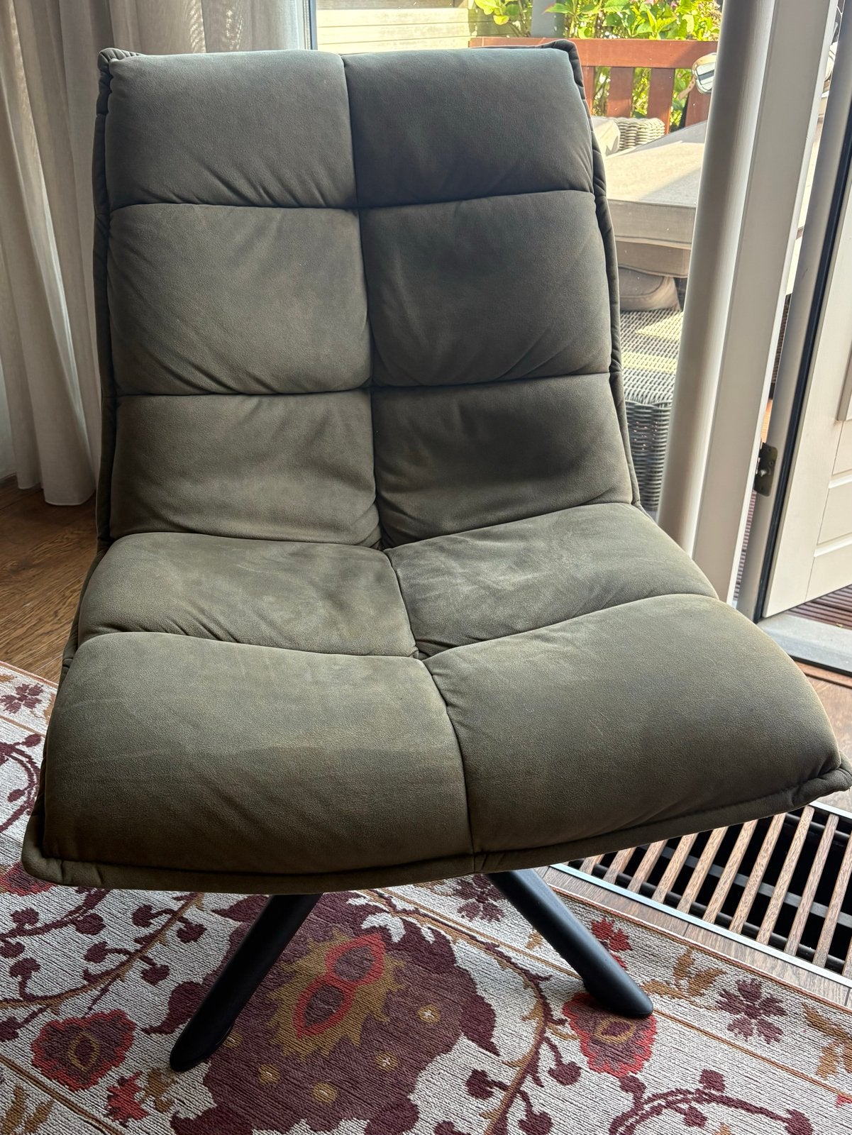 Mooie draaifauteuil van Leenbakker, Huis en Inrichting, Fauteuils, Ophalen, Zo goed als nieuw, 75 tot 100 cm, 50 tot 75 cm