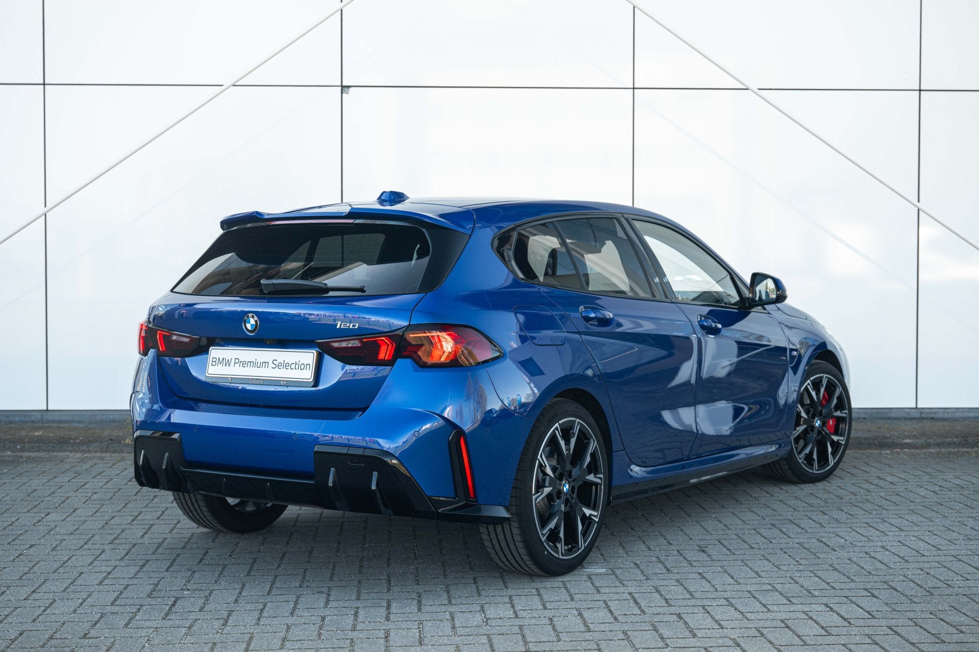 BMW 1 Serie 120 M Sport Automaat / Trekhaak / Sportstoelen /, 156 pk, Met garantie (alle), Blauw, Origineel Nederlands