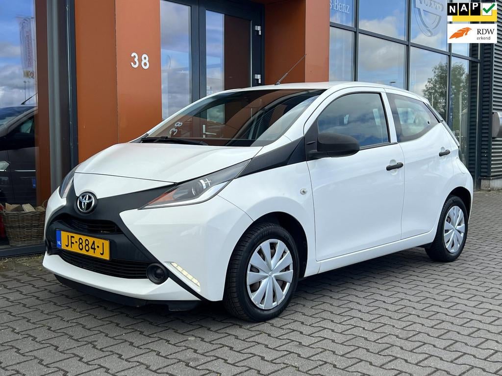 Toyota Aygo 1.0 VVT-i x-now|Isofix|AUX|Limiter|APK 2027, Voorwielaandrijving, Gebruikt, Euro 6, 4 stoelen