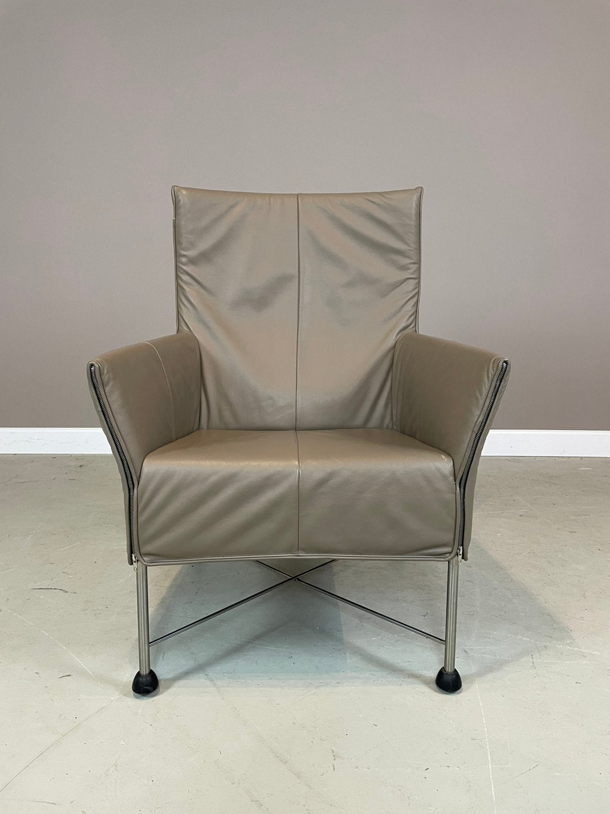 Montis Charly fauteuil Gerard van den Berg taupe IGS, Ophalen, Zo goed als nieuw, Leer