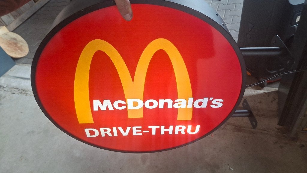 Mac Donalds MC Donalds Lichtbak dubbelzijdig reclamebord., Ophalen, ., Lichtbak of (neon) lamp, Zo goed als nieuw