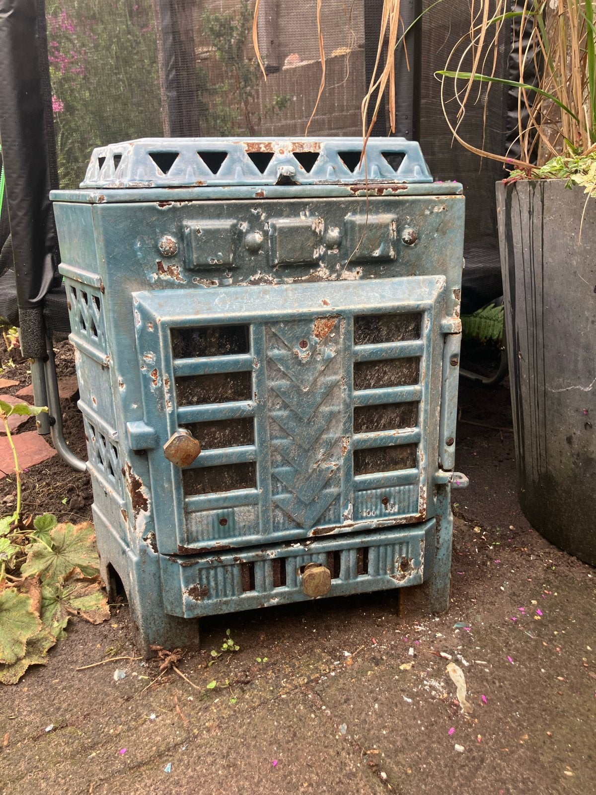 Oude gietijzeren kachel - gratis af te halen, Huis en Inrichting, Ophalen, Gebruikt, Overige brandstoffen, Vrijstaand