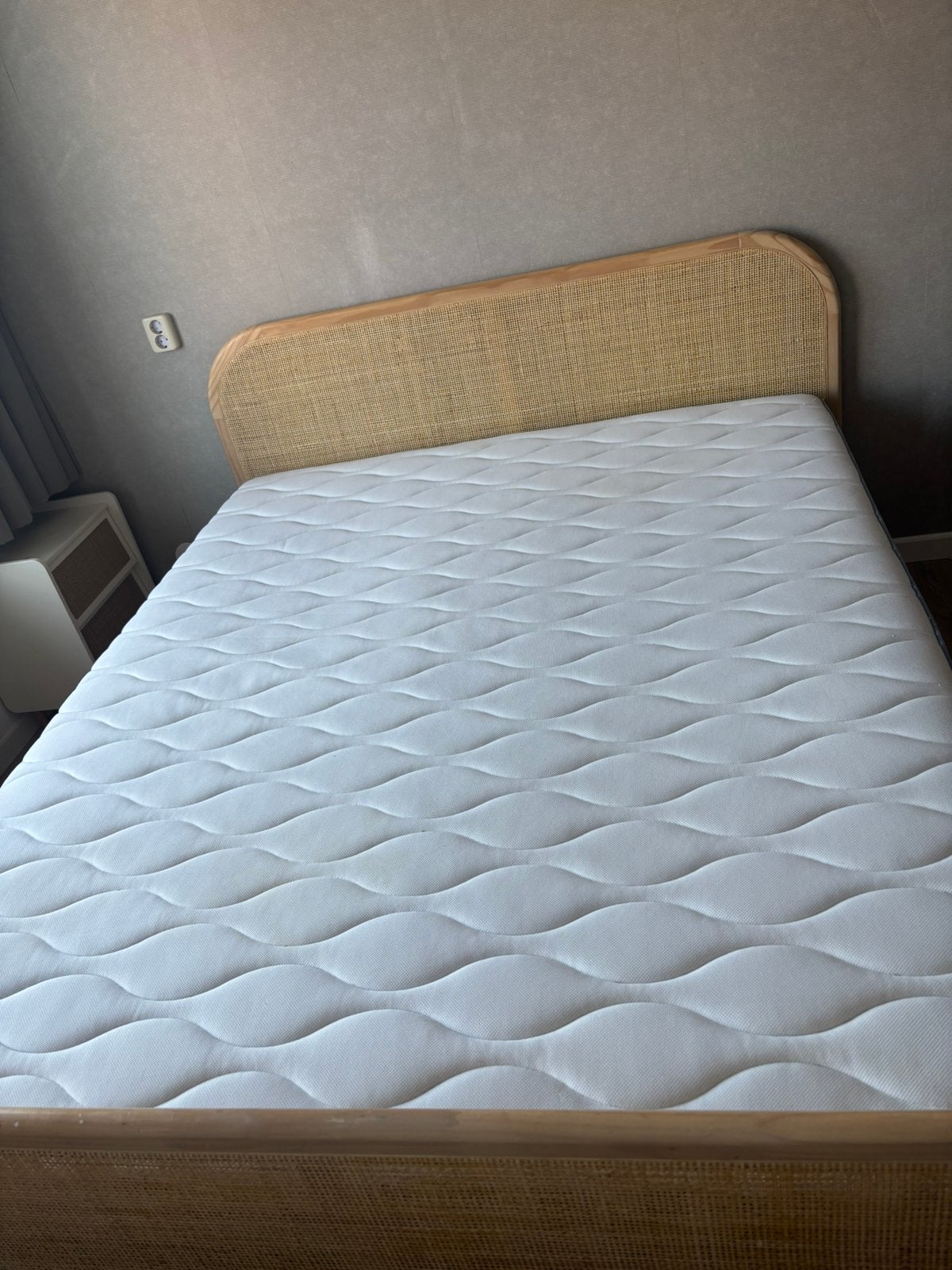 Rotan bed frame met matras 160x200 moet dit weekend weg!!!, Huis en Inrichting, Slaapkamer | Complete slaapkamers, Ophalen, Gebruikt