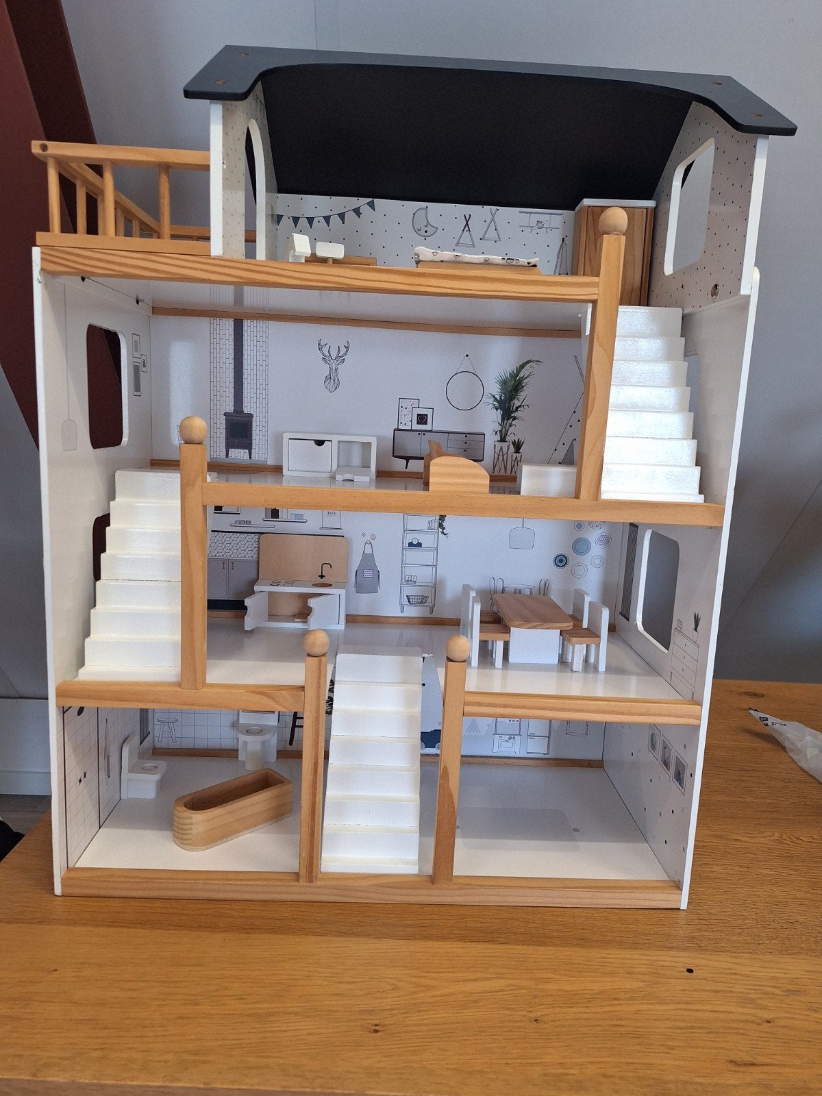 Mooi poppenhuis met meubeltjes, Ophalen, Gebruikt, Poppenhuis
