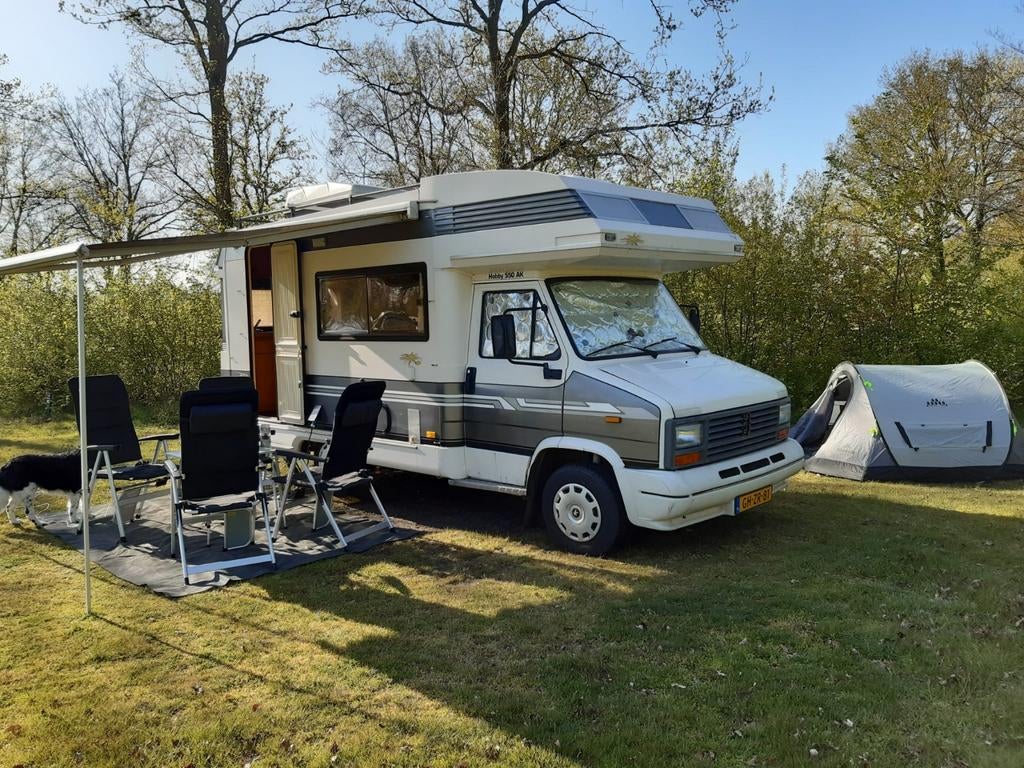 Camper, Hobby 550 Alkoofcamper - Benzine - APK tot 2027, Caravans en Kamperen, Particulier, Benzine