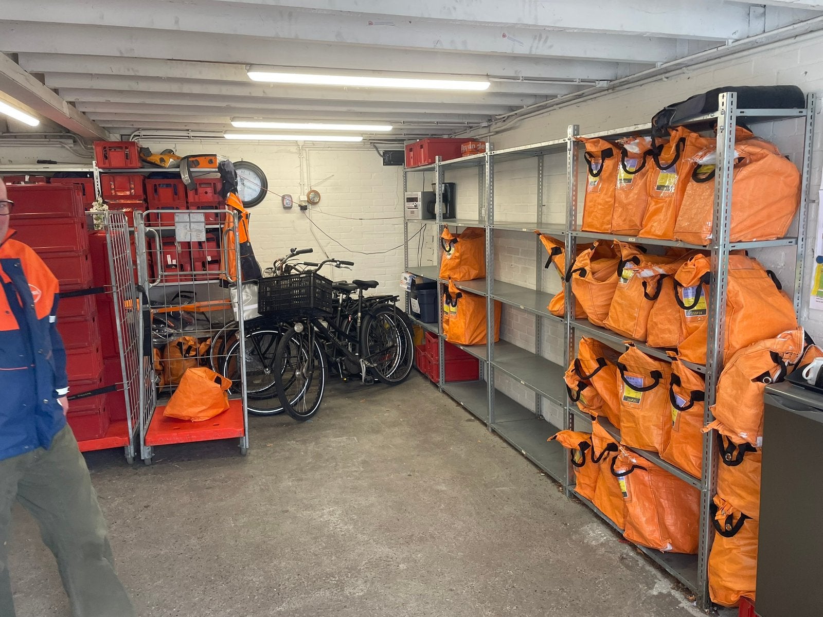 BEDRIJFSRUIMTE  & GARAGE’S DEN HAAG  TE HUUR / TE KOOP, Den Haag