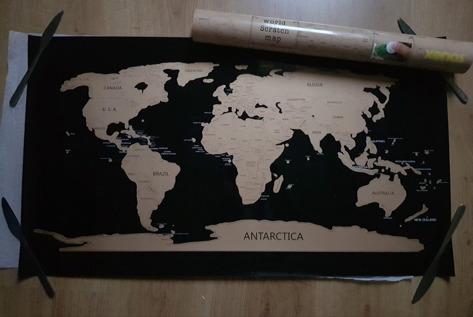 world scratch map 80x45 cm Xenos wereld kraskaart, Ophalen of Verzenden, Zo goed als nieuw