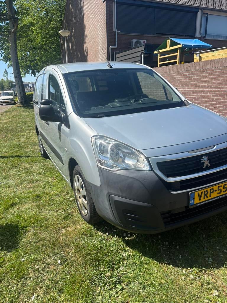 Peugeot Partner 1.6 HDI 55KW 2017 Grijs, Auto's, 74 pk, 680 kg, 4 cilinders, 23 km/l