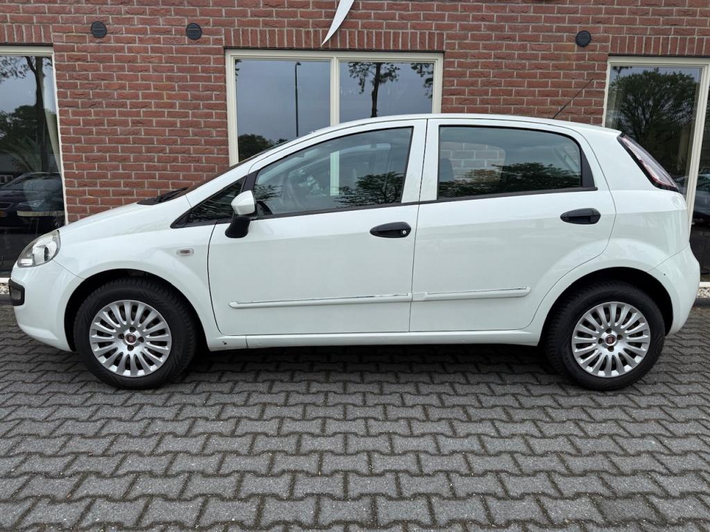 Fiat Punto Evo 1.4 Nat. Pow. Active NIEUWE APK / RIJDT GOED, Auto's, Stof, Gebruikt, Zwart, 4 cilinders