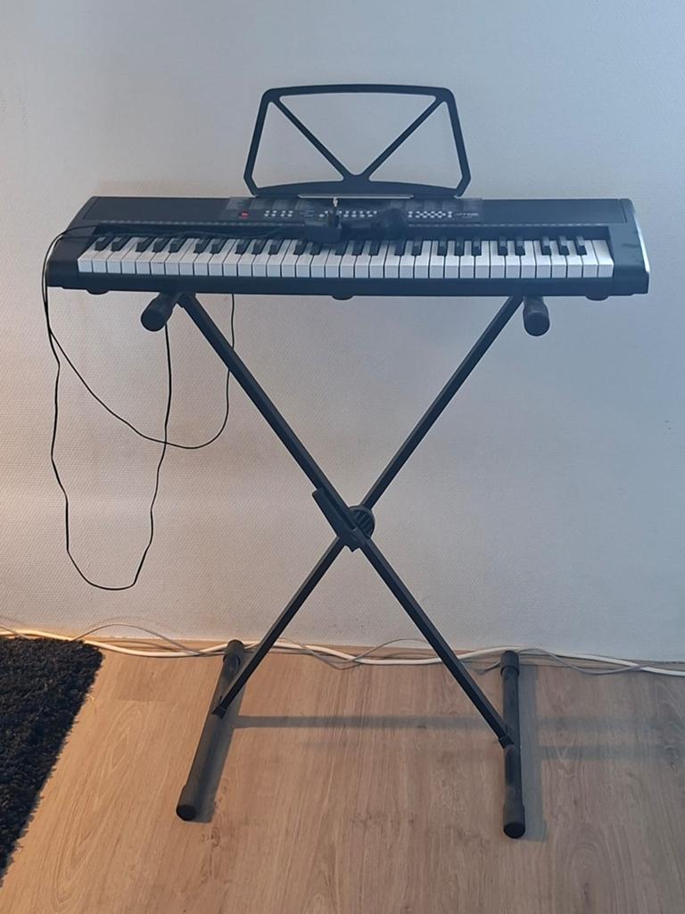 Keyboard, Muziek en Instrumenten, Keyboards, Overige aantallen, Zo goed als nieuw, Met standaard, Ophalen