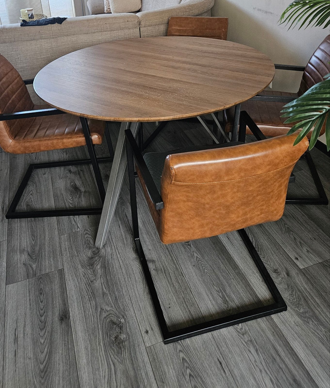 Eettafel rond, Ophalen, Rond, Vier personen, 100 tot 150 cm