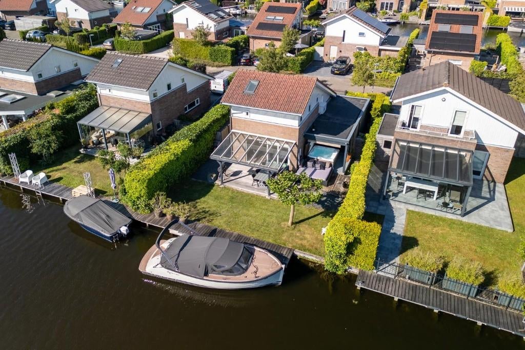 Vrijstaand huis direct aan de Vinkeveense Plassen | Jacuzzi, Huizen en Kamers, Huizen te koop, 200 tot 500 m², Vrijstaande woning