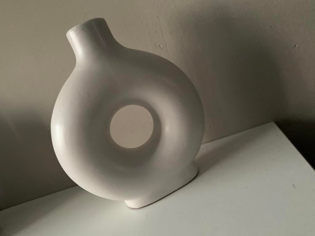 Xenos keramieke donut vaas, Huis en Inrichting, Woonaccessoires | Vazen, Overige kleuren, Ophalen of Verzenden, Minder dan 50 cm