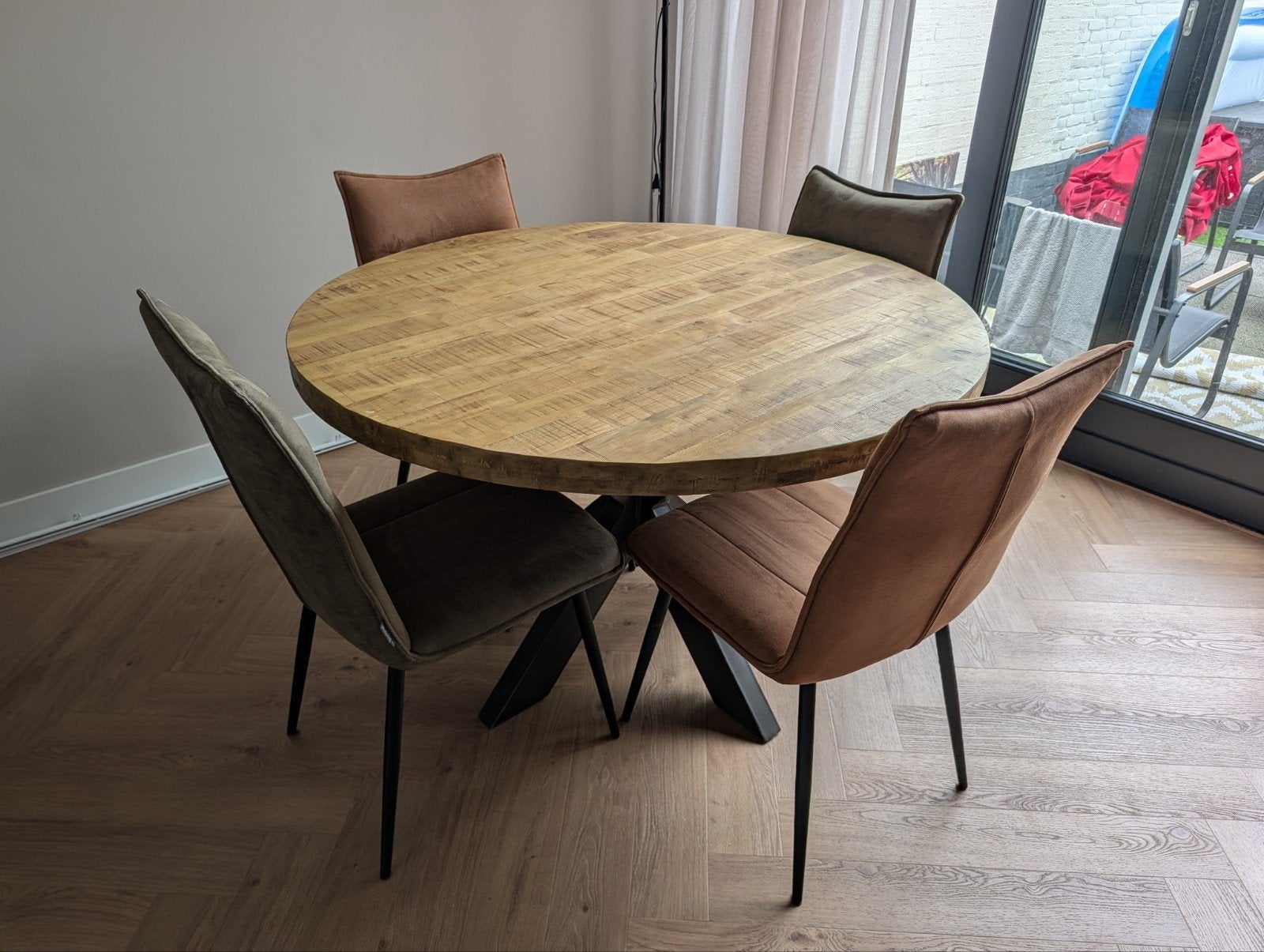 Stoere ronde eettafel met 4 Marley eetkamerstoelen – industr, Ophalen, Rond, 100 tot 150 cm, 100 tot 150 cm