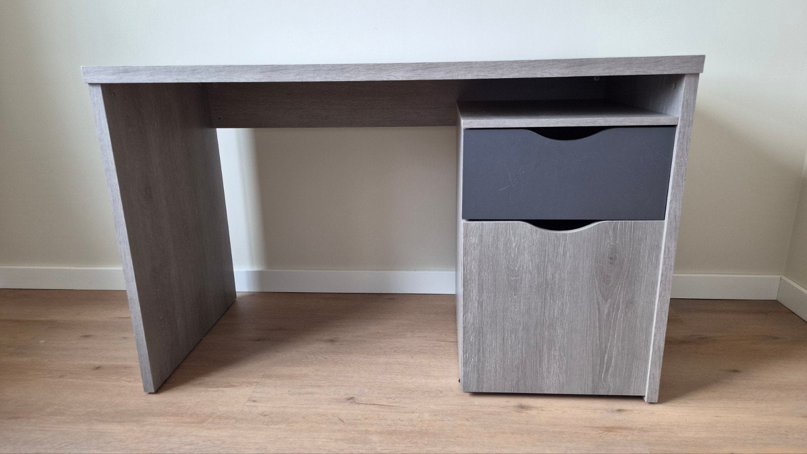 Kinderbureau Tempo, Huis en Inrichting, Bureaus, Ophalen, Gebruikt, 120 cm, Scandinavisch