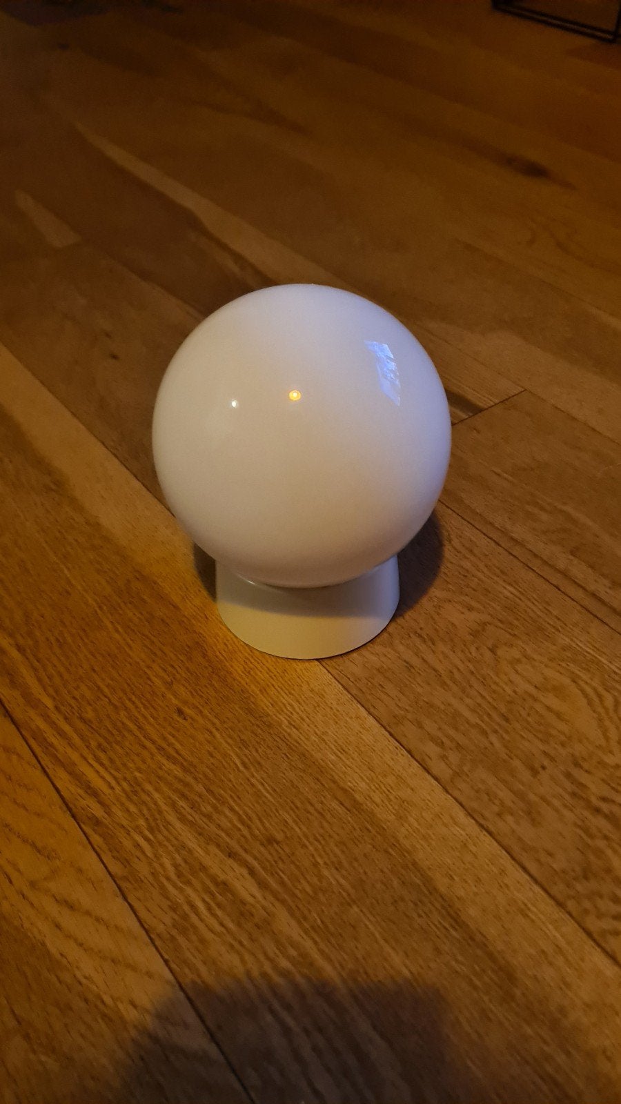 Witte bolvormige badkamer of wc lamp - Modern en stijlvol, Ophalen, Wit, Zo goed als nieuw, Glas