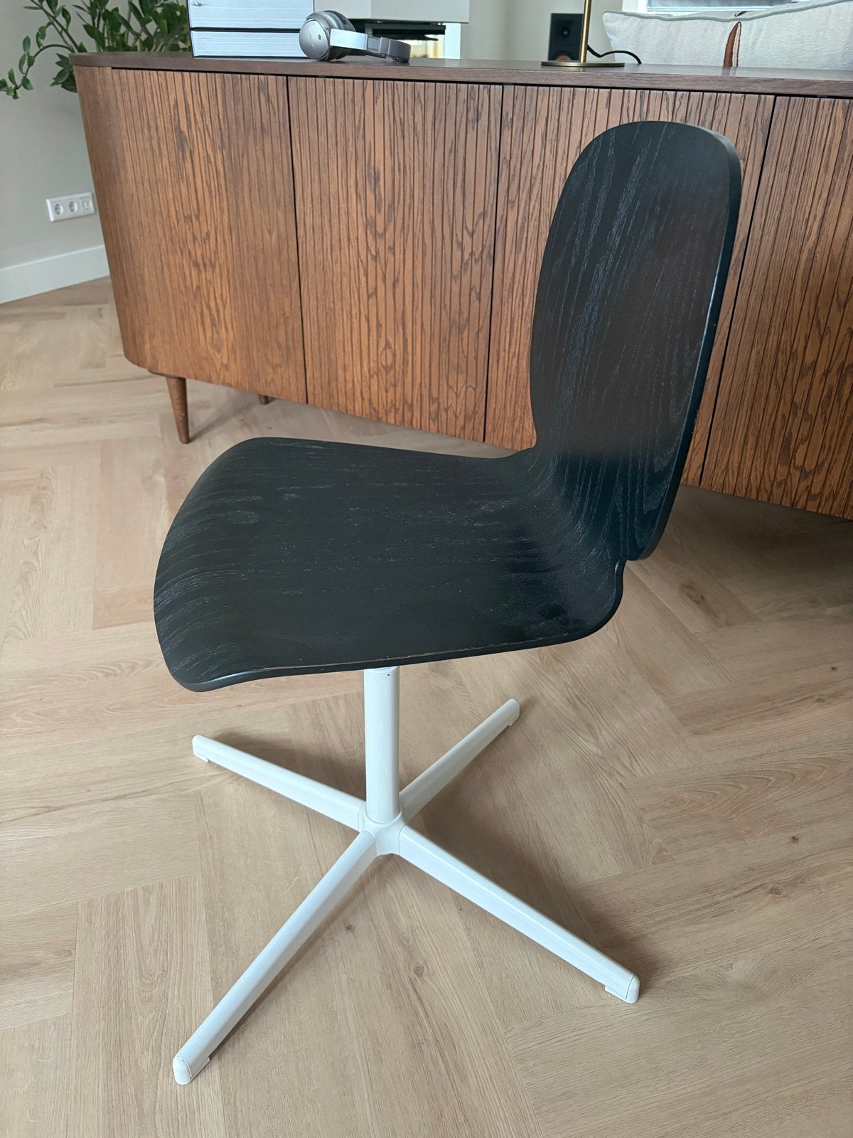 IKEA bureaustoel / eetkamerstoel zwart met wit onderstel, Huis en Inrichting, Stoelen, Ophalen, Gebruikt, Zwart, Eén