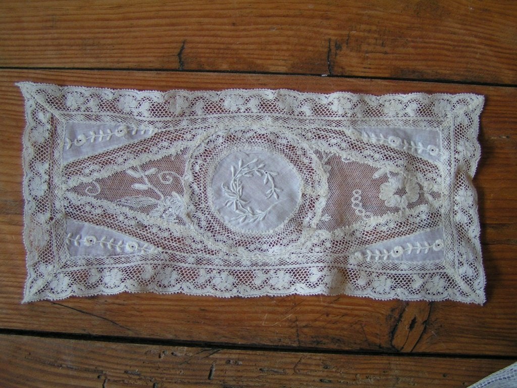 antiek kanten kleedje nr AA 73 map, Verzenden