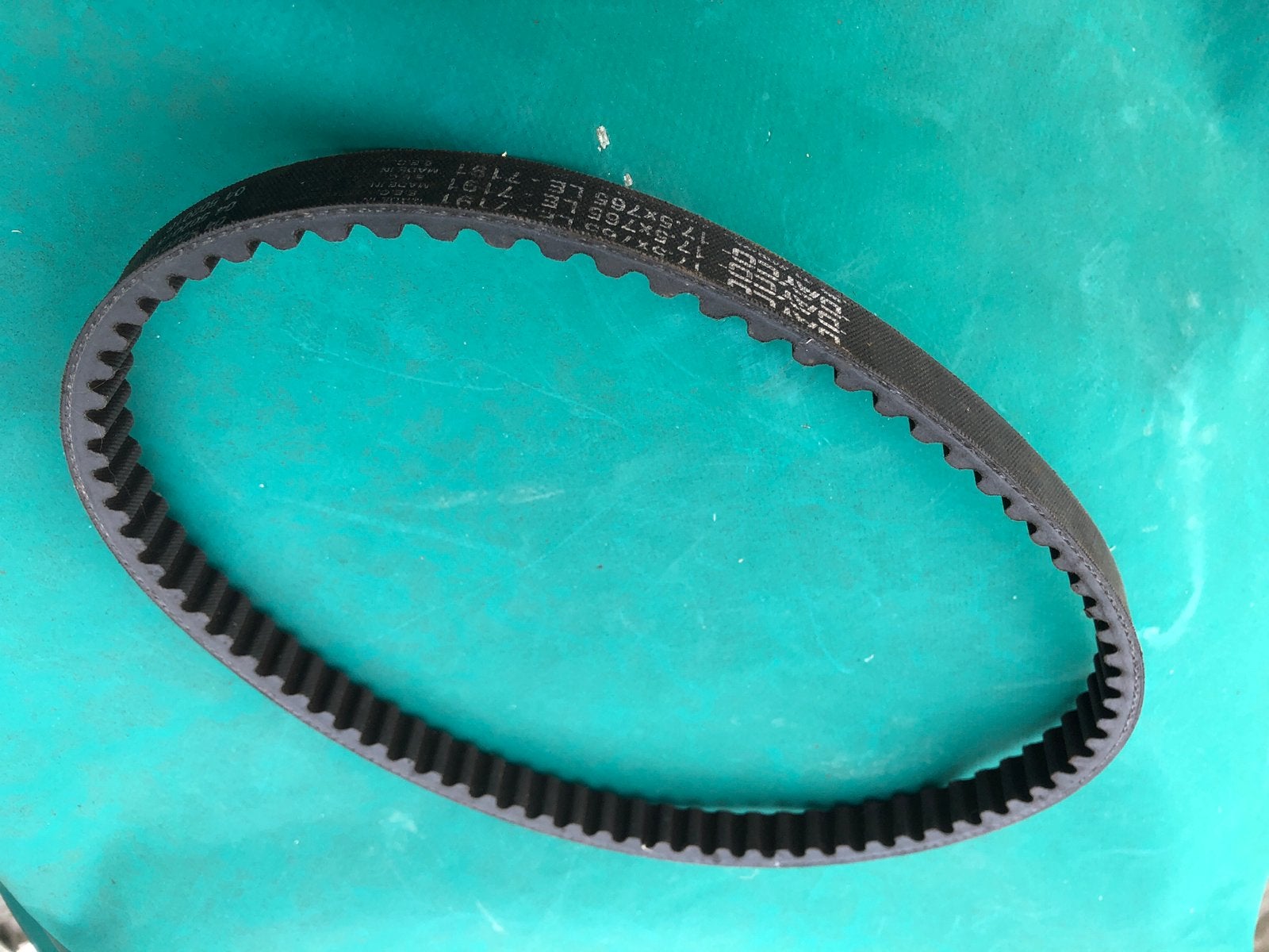 Dayco v-snaar 17.5 x 765 LE Peugeot 2-takt vertikaal, Ophalen of Verzenden, Zo goed als nieuw, Peugeot