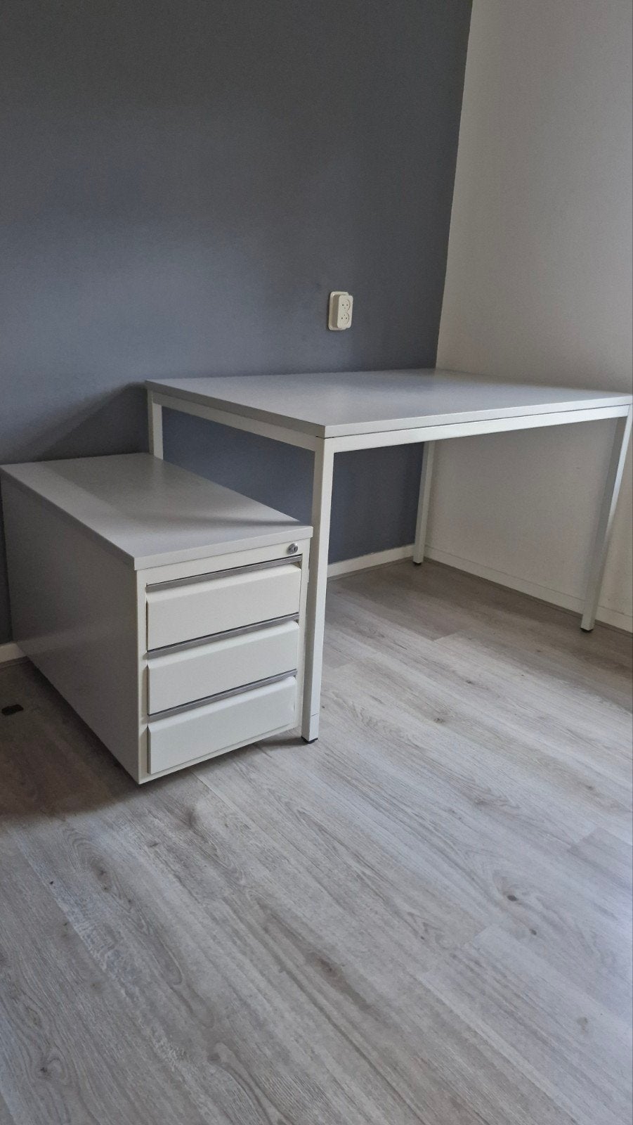 Bureau met ladekast, Huis en Inrichting, Ophalen, Met wielen, Gebruikt, Computerbureau