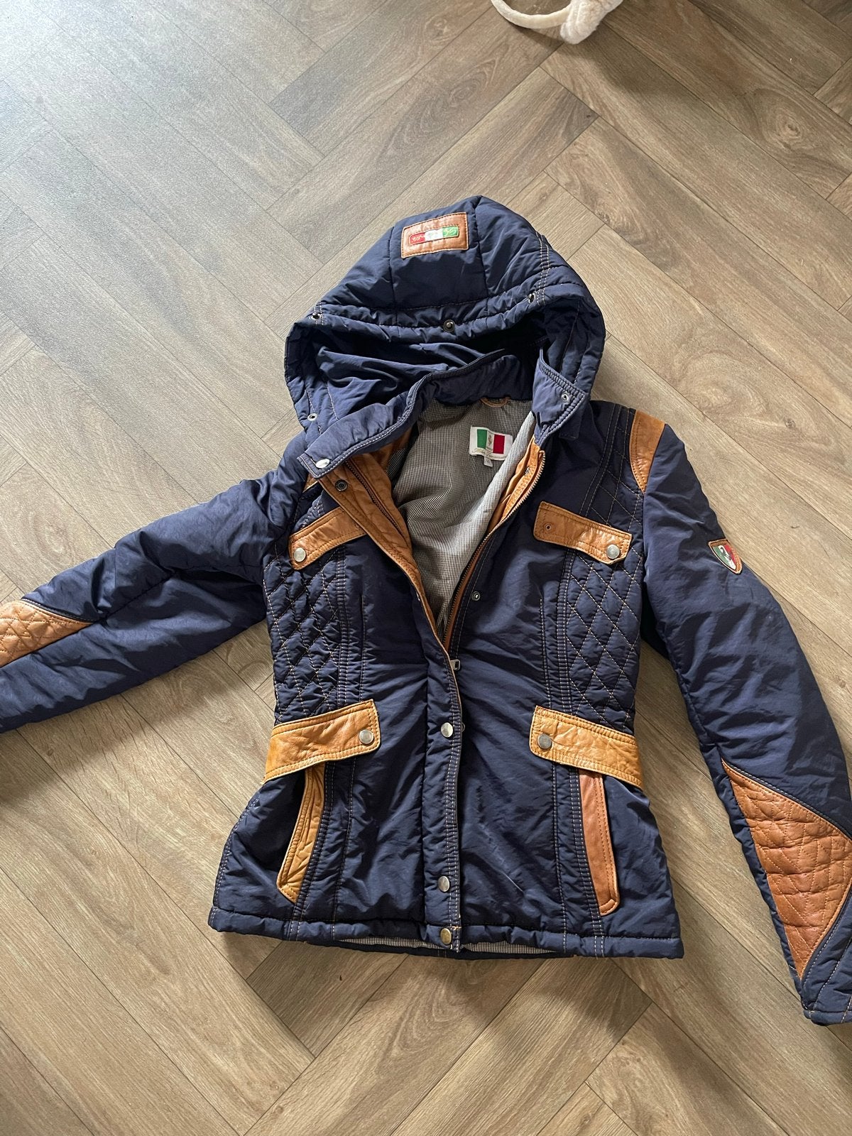 Milan feronetti -gewatteerde jas met leren details, Verzenden, Zo goed als nieuw, Maat 38/40 (M), Blauw