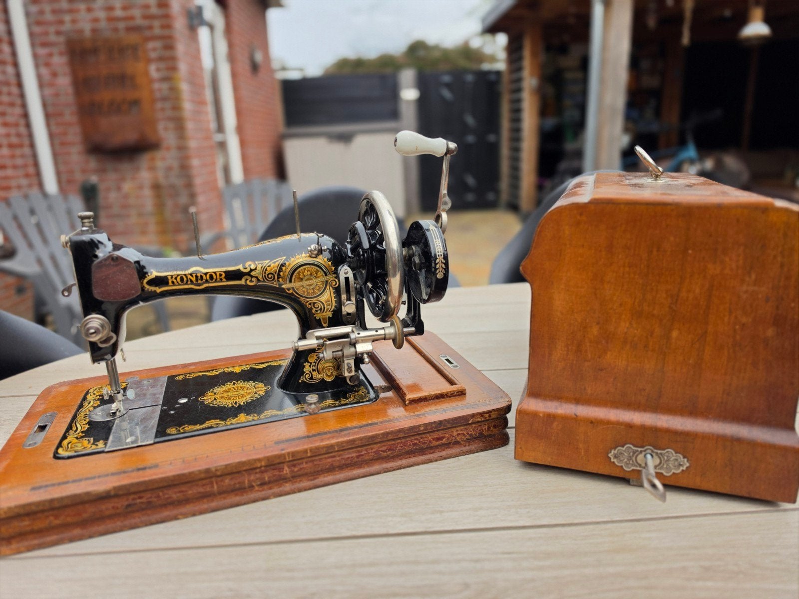 Klassieke naaimachine Singer - compleet met garen en naalden, Ophalen