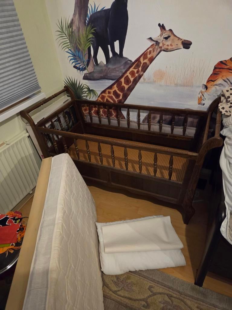 Kinderbed, oud Engels ledikant, Antiek en Kunst, Antiek | Meubels | Bedden, Ophalen of Verzenden