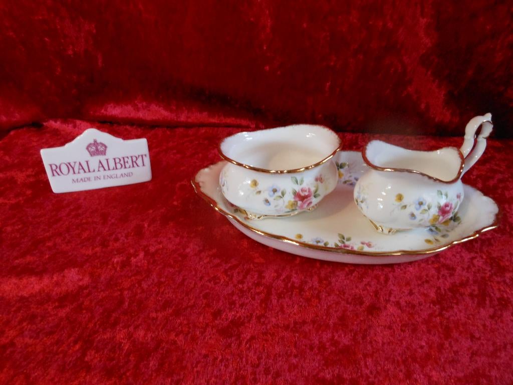 Royal Albert Tenderness driedelig roomstel, Huis en Inrichting, Overige typen, Ophalen of Verzenden, Zo goed als nieuw, Overige stijlen