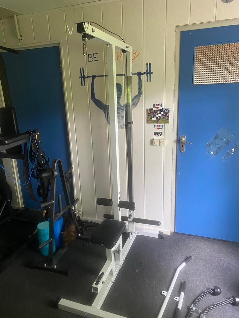 Lat Pulldown Machine / Krachtstation voor Rug en Armen, Sport en Fitness, Fitnessmaterialen, Ophalen, Gebruikt, Armen, Overige typen