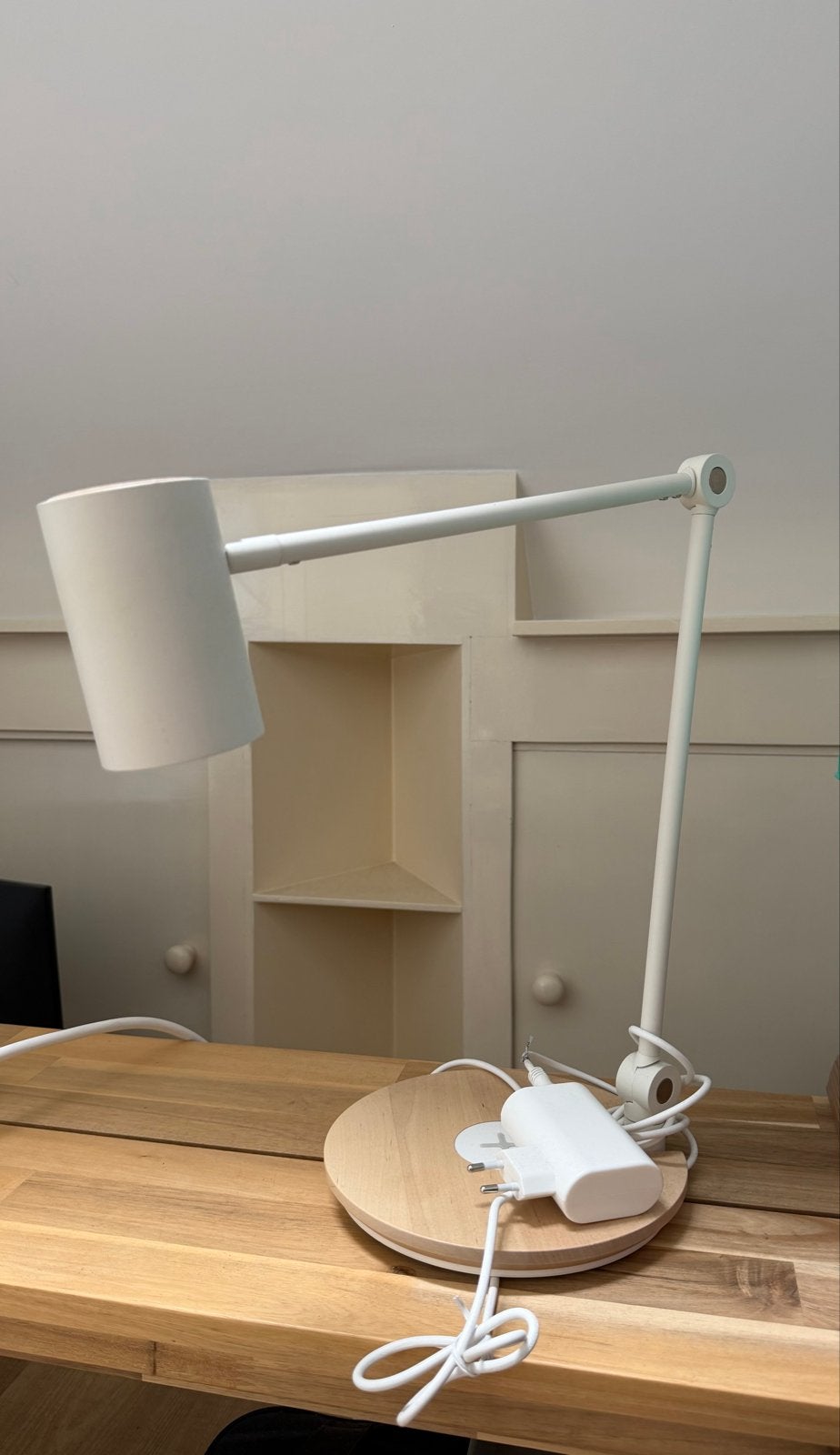 Ikea Bureaulamp met draadloze oplader, wit/hout, Bureaulamp, Met schakelaar, Wit, Ophalen of Verzenden