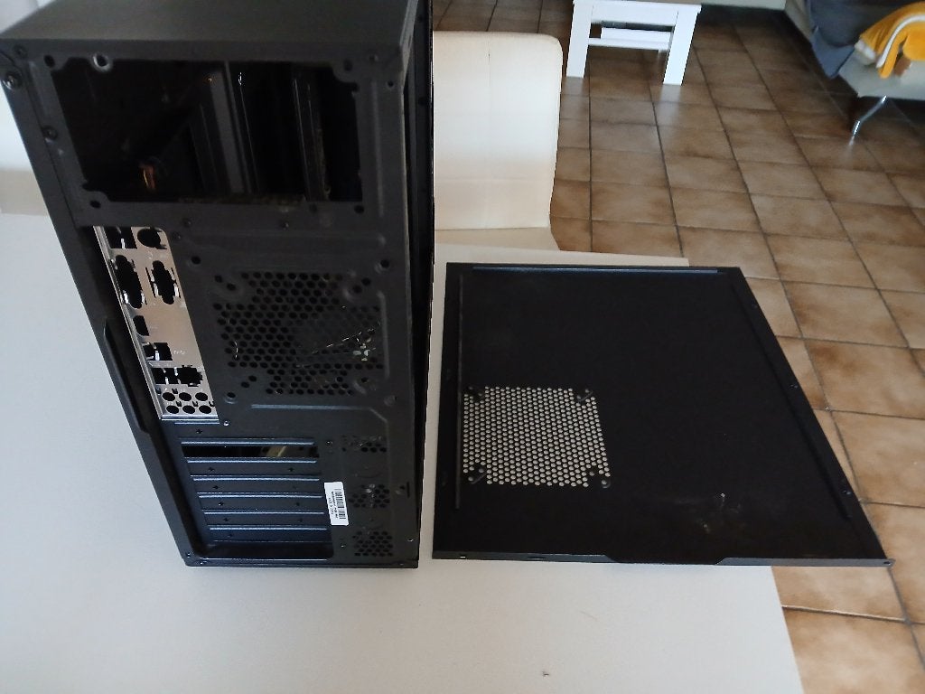 GRATIS,Tower behuizing  om zelf PC te bouwen GRATIS, Computers en Software, Ophalen of Verzenden, Nieuw