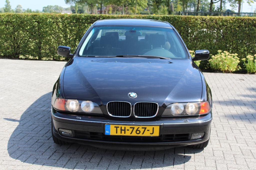 BMW 528i Executive 1997, Auto's, BMW, Zwart, 75 €/maand, Grijs, Open dak