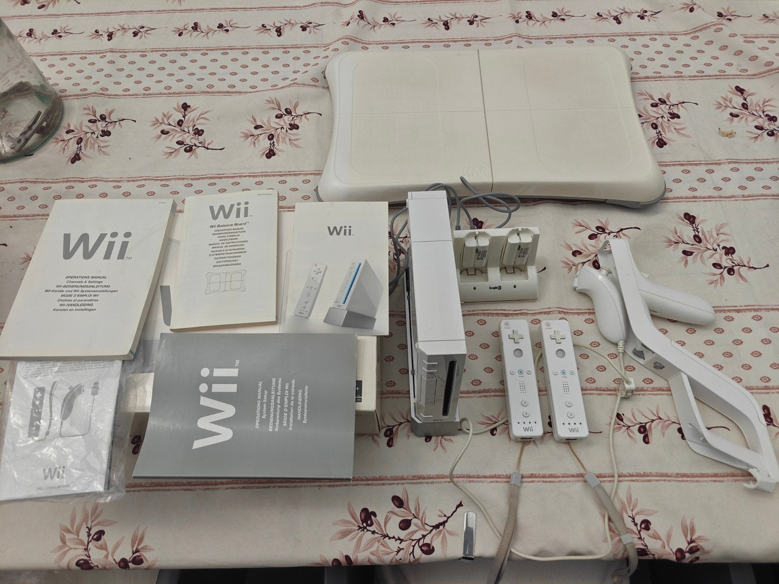Complete Nintendo Wii set met Balance Board en accessoires, Spelcomputers en Games, Spelcomputers | Nintendo Wii, Gebruikt, Met 2 controllers