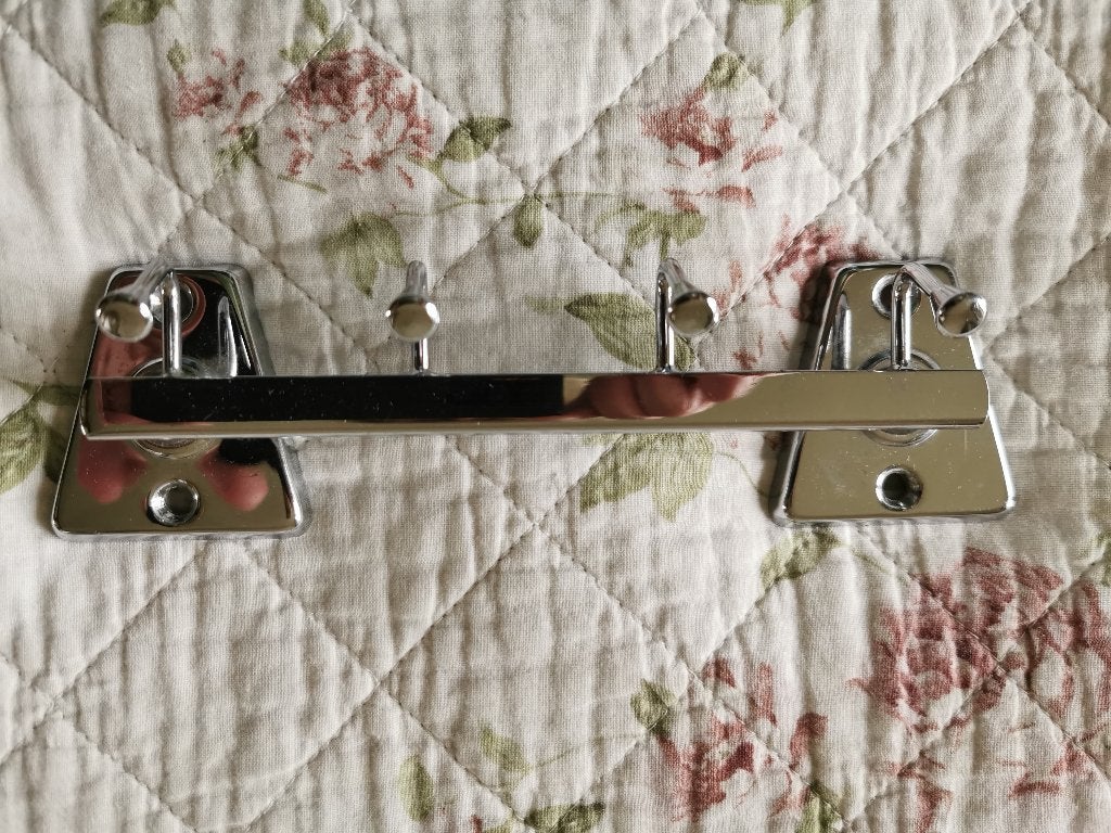 Verchroomd handdoekenrekje met 4 haakjes., Ophalen of Verzenden, Zo goed als nieuw, Overige typen