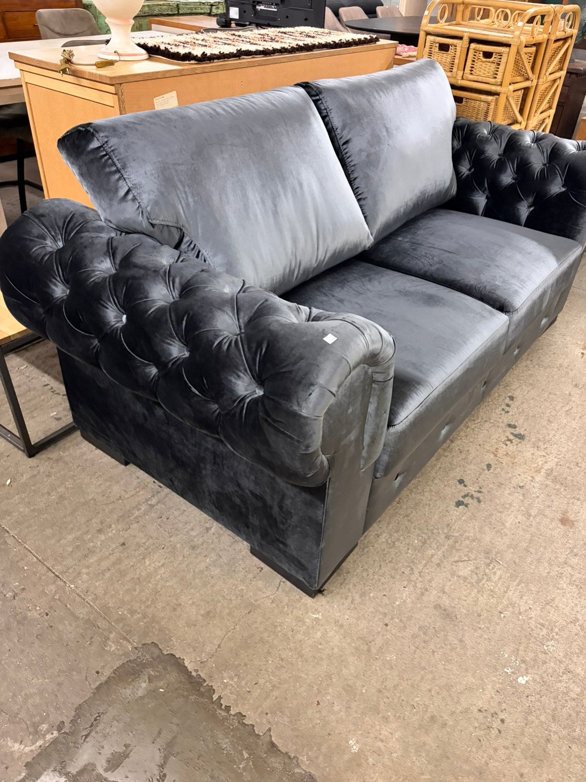 Stijlvolle zwarte chesterfield design velours 2 zits bank, Ophalen, ., Tweepersoons, 75 tot 100 cm