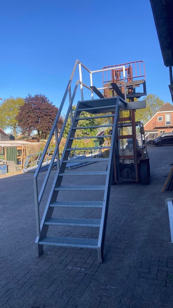 Stalen trap rvs, Ophalen, Zo goed als nieuw, 2 tot 4 meter