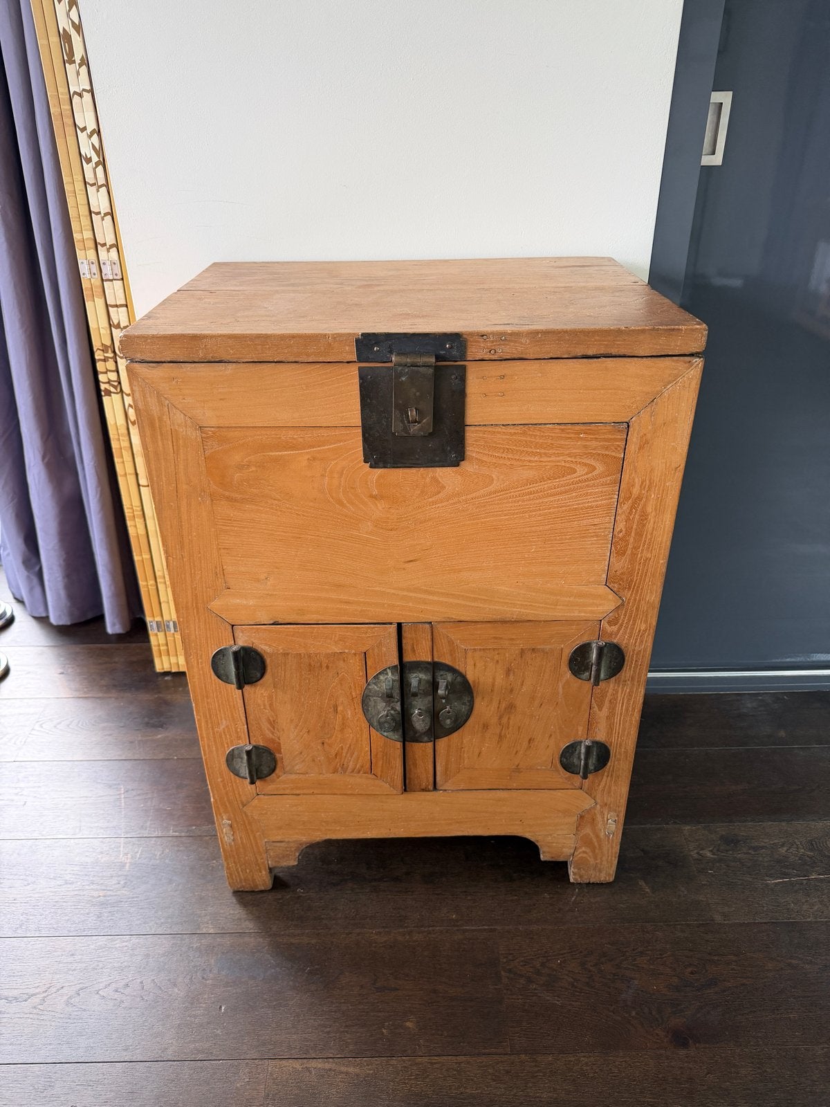 Antieke Chinese houten kast met 2 bijzondere puzzelsloten, Ophalen