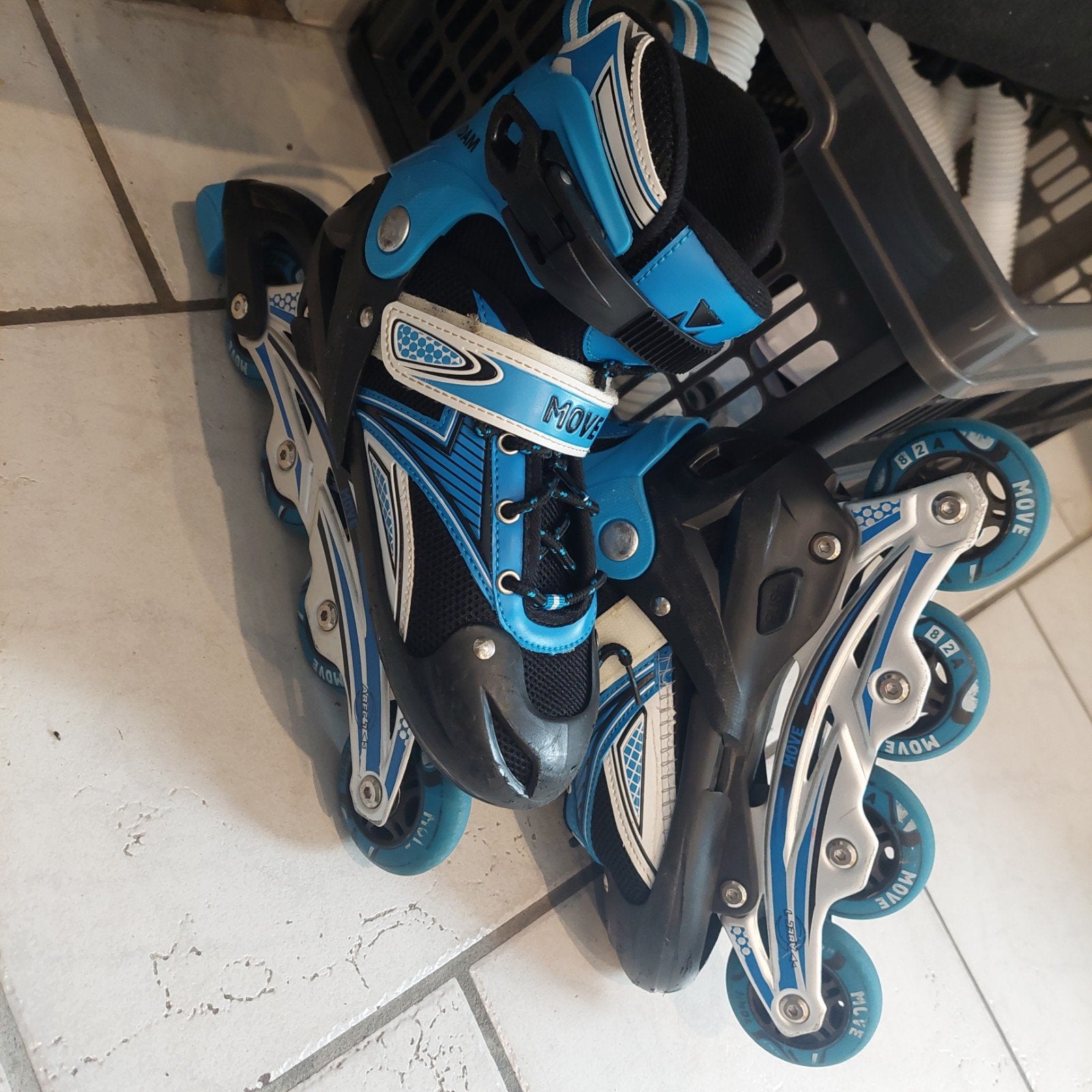Skeelers 34/37verstelbaar 34-37 blauw zwart, Sport en Fitness, Skeelers, Ophalen of Verzenden, Zo goed als nieuw